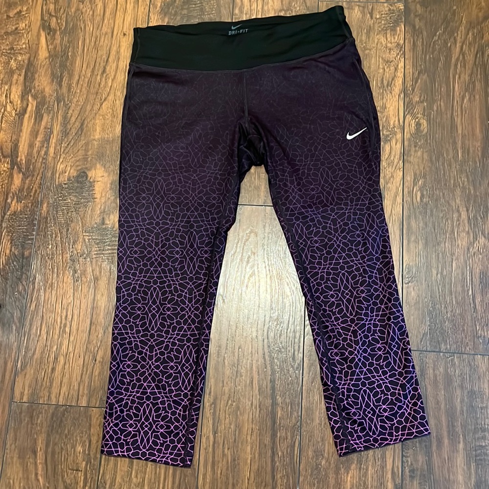 Nike Large Women’s Dri-Fit Cropped Purple/Black Leggings
